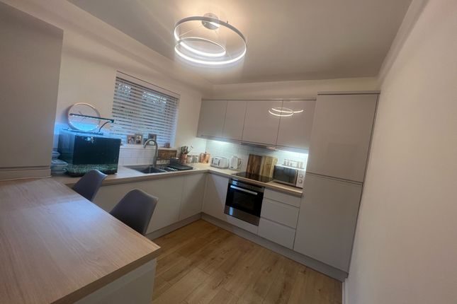 1-bed flat on 80, Stockport, £950/mo