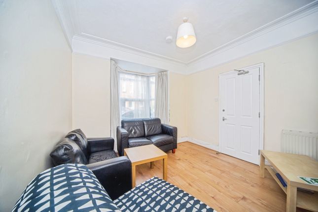 136, Milton Road, Southampton photo 3