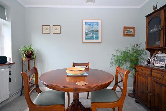 Flat 5, Ratton Garden, Eastbourne photo 4