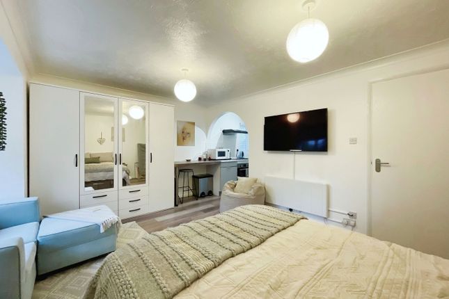 190, Maypole Road, Taplow photo 4