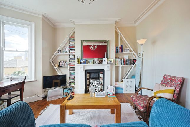 Flat for sale in Merton Road, Wandsworth