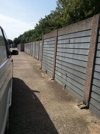 Parking/garage to let in Lovelace Gardens, Surbiton