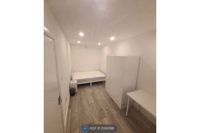 Room to rent in Violet Lane, Croydon