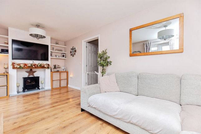 18, Savernake Drive, Corby photo 2
