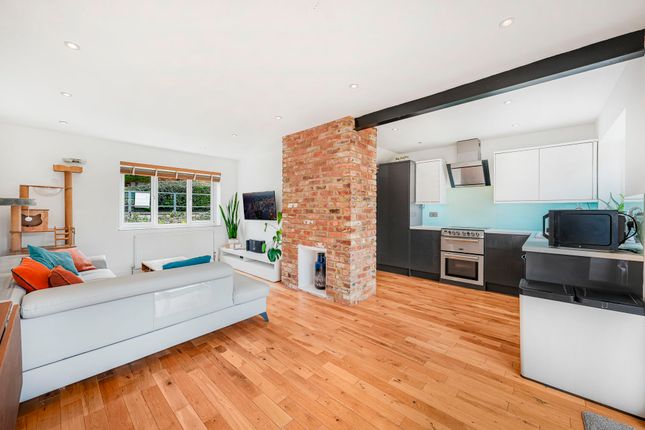 12 Park Mead, Harlow photo 3