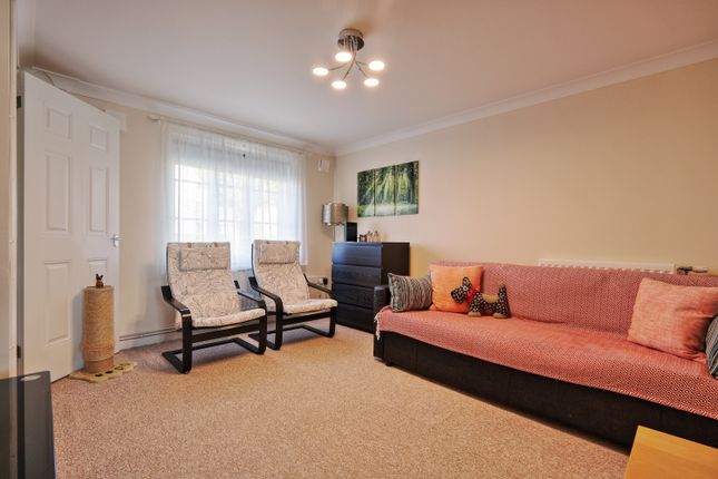 27, Hogsden Leys, St Neots photo 4
