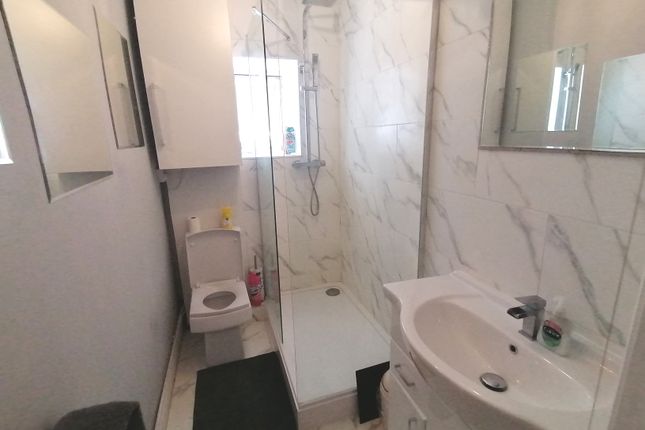 Flat 1, Swansea photo 4
