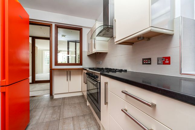 18, St James Close, Prince Albert Road photo 4