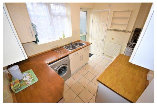 9, D'Arcy Gardens, Dagenham photo 4