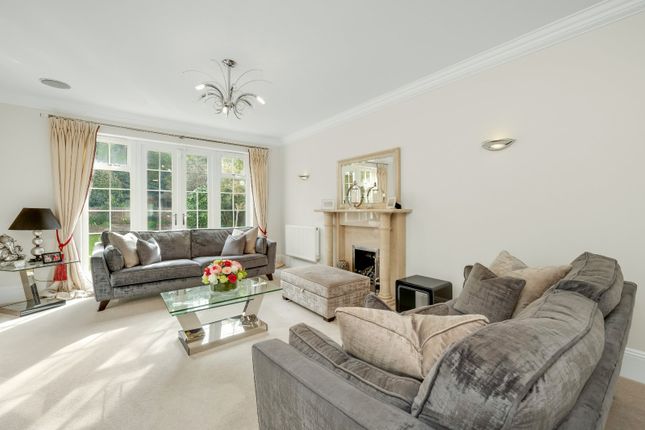 11, Jennings Close, Surbiton photo 2