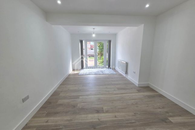 49, Ullswater Avenue, Dewsbury photo 4