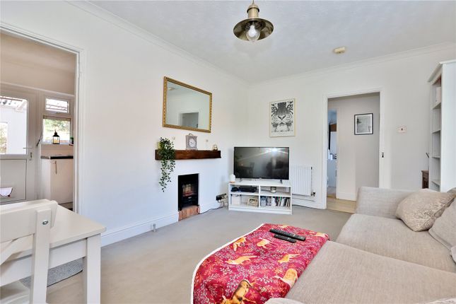 63, Georgelands, Woking photo 4
