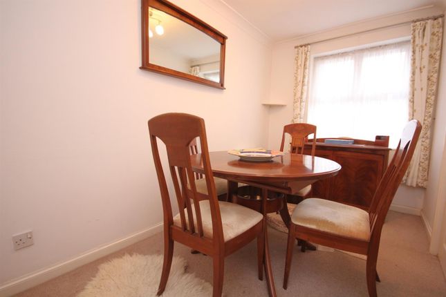 Flat 9 Village Gate, 1, Southampton Hill, Titchfield photo 4