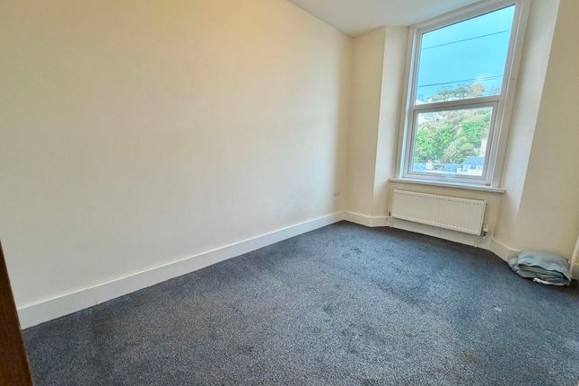 Flat 2, 33 Rock Road, Torquay photo 4