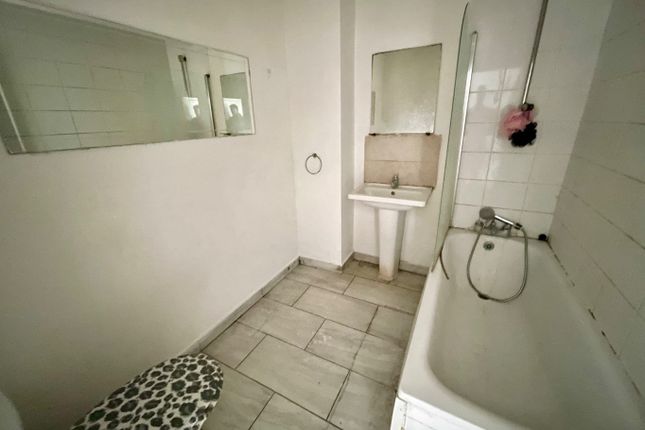 16, Gladstone Avenue, Luton photo 4