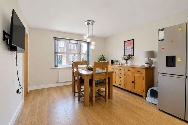 11 Franklin Way, Barrow-Upon-Humber photo 4