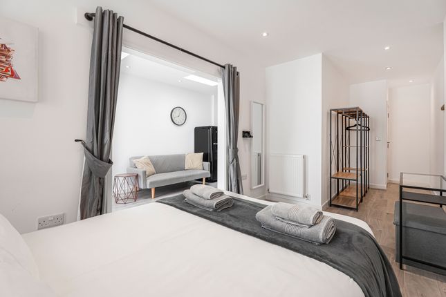 Flat 1, London photo 4