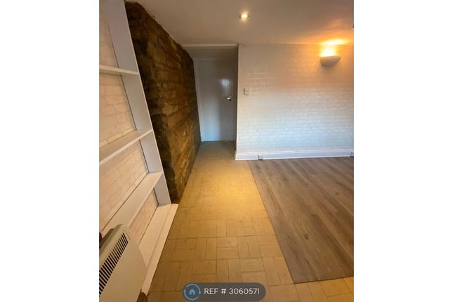 Flat    Kirkstall Lane, Leeds photo 2