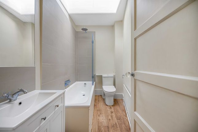 Flat 2, 16 Cavaye Place, London photo 4