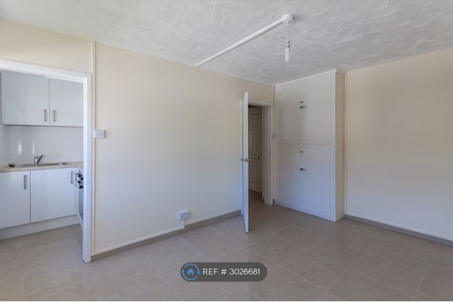 Flat  The Hendre Flats Harcourt Road, The Hendre Flats Harcourt Road, Brynmawr, Gwent photo 3