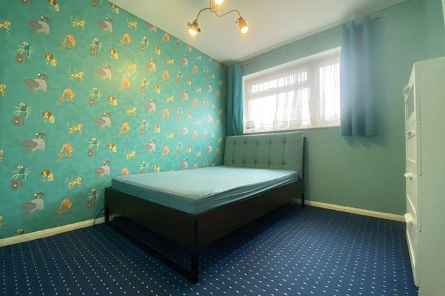 116, Lilliput Avenue, Northolt photo 3