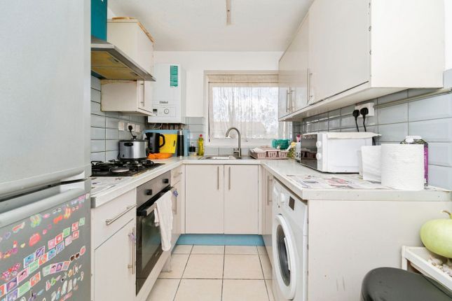 15 Blackthorn Court, Dormers Wells Lane, Southall photo 4