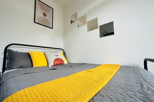 Thumbnail Shared accommodation to rent in Pitt Street, Rotherham