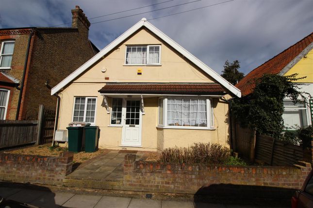 Detached bungalow to rent in Walford Road, Cowley, Uxbridge