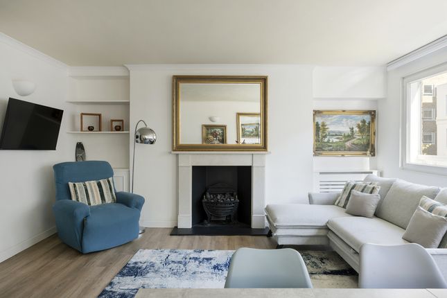 Flat Flat 17, 7, Queen Anne Street, London photo 2