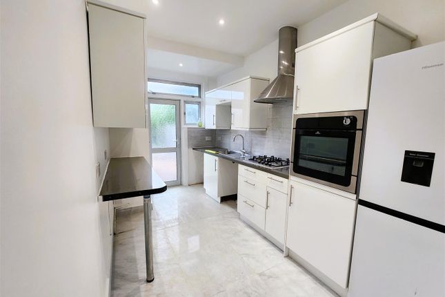 Thumbnail Terraced house to rent in Ashley Gardens, London