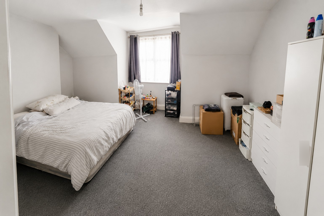 296a, Heathway, Dagenham photo 5