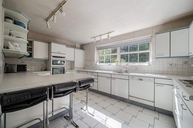 7, Bramble Drive, Maidenhead photo 2