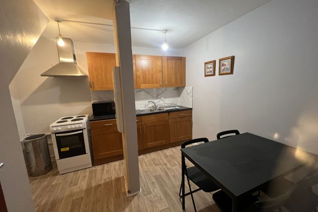 Thumbnail Shared accommodation to rent in Rookley Close, Belmont, Sutton