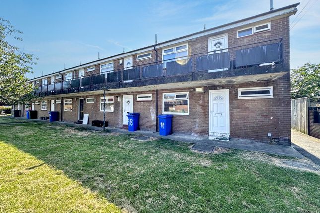 1-bed flat on 100, Holystone Avenue, Blyth, £20,000