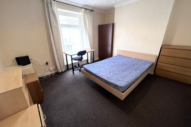 First Floor Flat, 104 Oxford Street, Swansea photo 3
