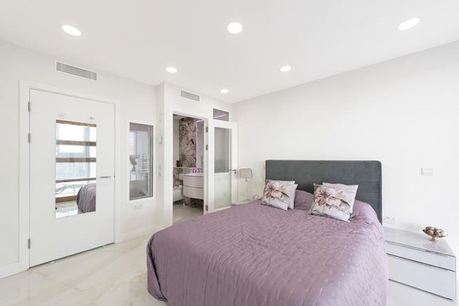 Flat for sale in Lombard Road, London