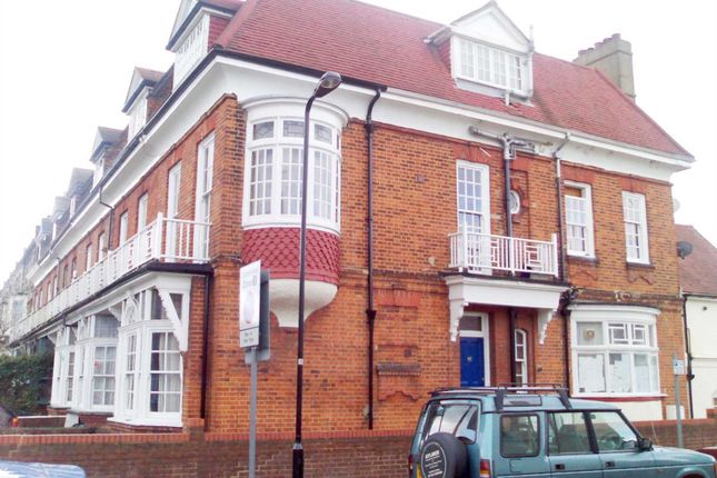Flat 3, The Vale, London photo 2