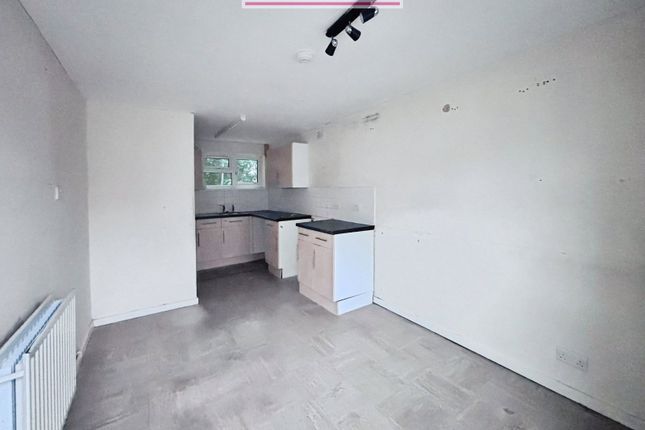 16, Stoneyfield, Edenbridge photo 3