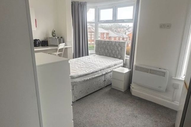 Thumbnail Flat to rent in Bournemouth Road, Parkstone, Poole