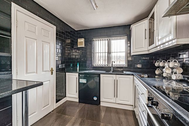 Town house for sale in Macdonald Close, Tividale, Oldbury