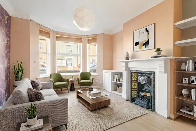 10 Queens Road, Lowestoft photo 2