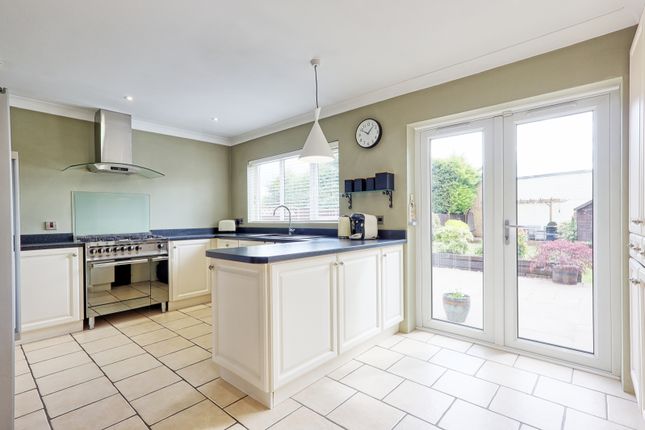 14, Harold Gardens, Essex photo 3