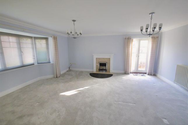 11, Roundwood, Worthing photo 4