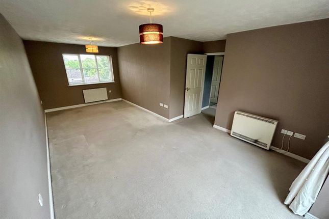 Flat for sale in Foxwood Chase, Waltham Abbey