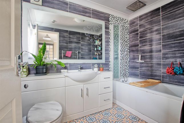 Bathroom.Jpg