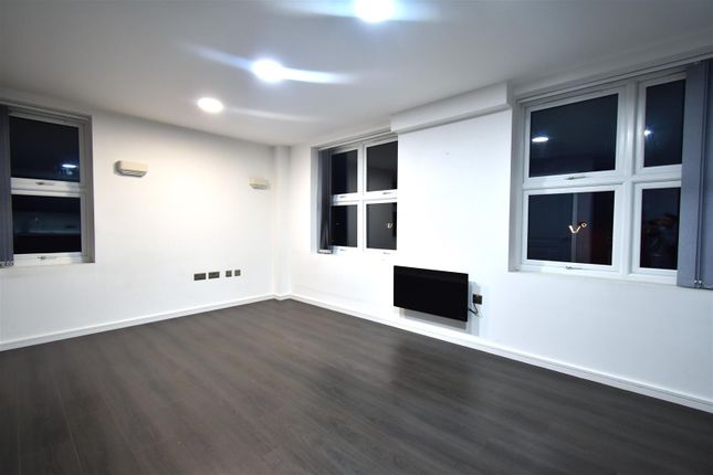 20 Forest Road, Feltham photo 2