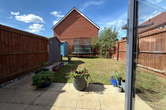 2, Hogarth Court, Halstead photo 4