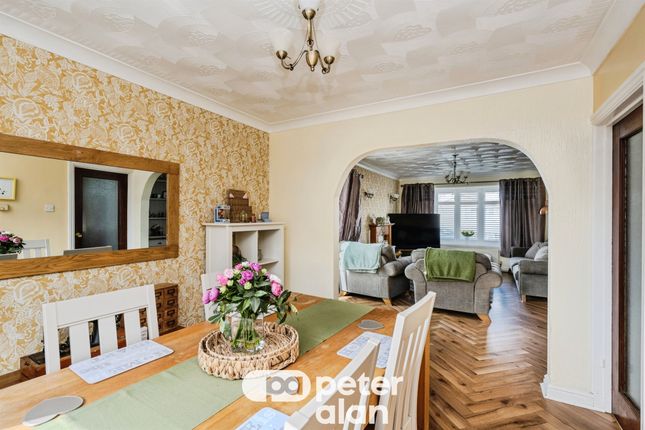 10, The Hollins, Neath photo 4