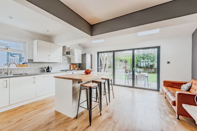 5, Ifold Road, Redhill photo 3