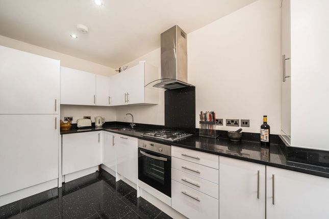 26B, Gleneldon Road, London photo 2